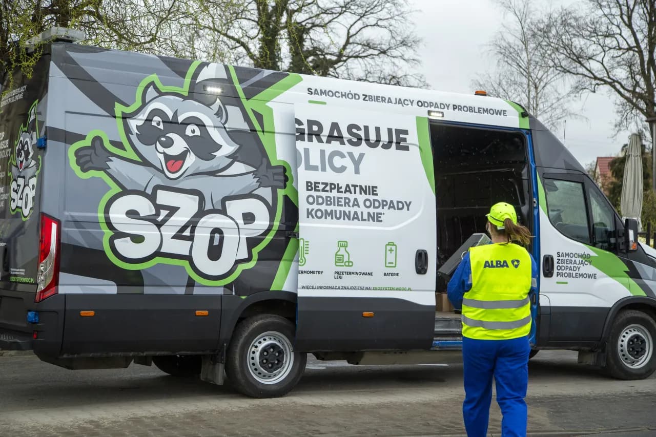 Samochód który zbiera elektrośmieci z osiedla - jak skorzystać z usługi? Samochód który zbiera elektrośmieci z osiedla - jak skorzystać z usługi?