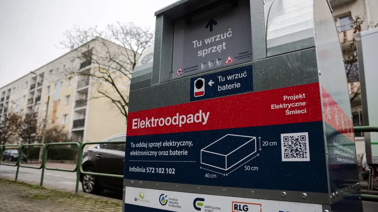 Pojemniki na elektrośmieci: co wrzucamy, aby chronić środowisko? Pojemniki na elektrośmieci: co wrzucamy, aby chronić środowisko?