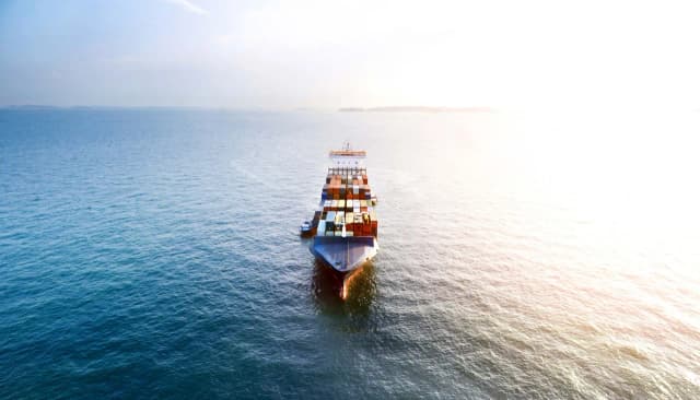 Obliczanie emisji CO2 w transporcie – jak zmniejszyć swój ślad węglowy Obliczanie emisji CO2 w transporcie – jak zmniejszyć swój ślad węglowy